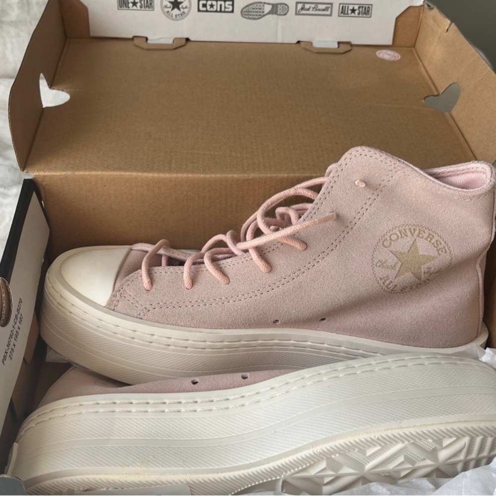 Converse Women’s All Star Platform Pink Suede High-Tops size 7 NEVER WORN!
